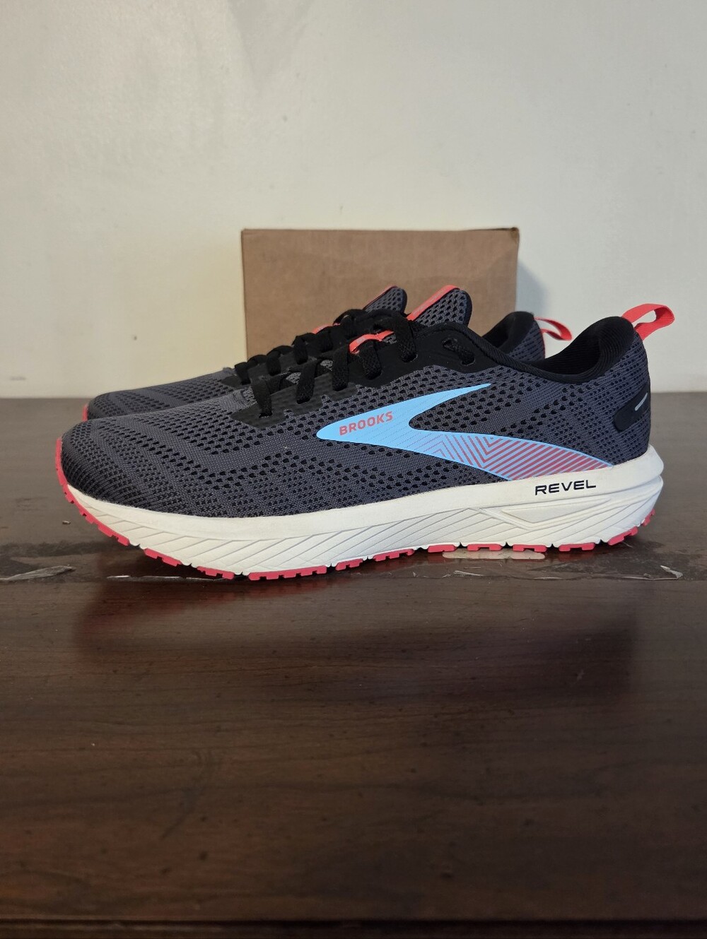 Brooks Revel 6 Running Shoes Sneakers Gray Blue Pink Womens Sz 9 Worn Once